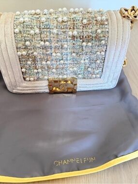 CHANEL Pearl-Embellished Cream Tweed Shoulder Bag with Gold Hardware